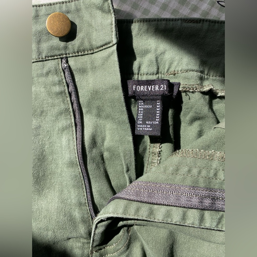 High waisted, army green shorts. Forever 21. Medium size.